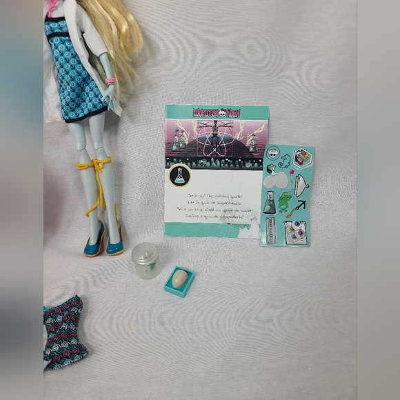 Monster High Lagoona Blue Mad Science Doll Mattel 2011 Has a dye mark on face - Picture 9 of 11